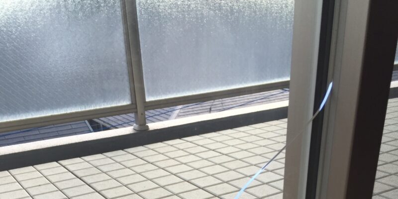 窓ガラス熱割れの原因と見分け方！効果的な対策法とは？