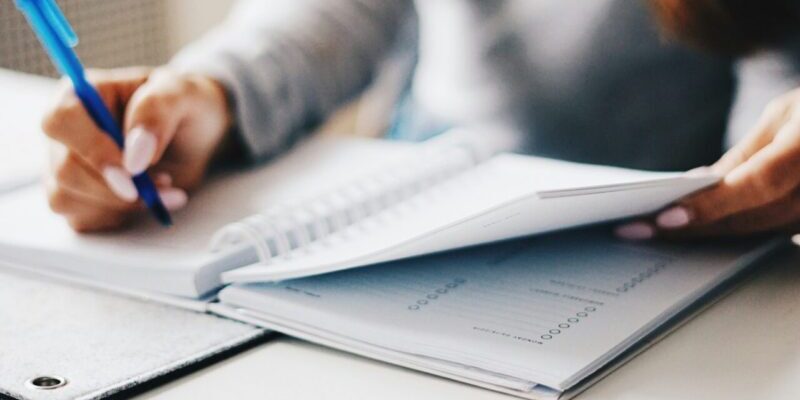 リビング学習にも最適!オン・オフを切り替える半個室リフォームの費用